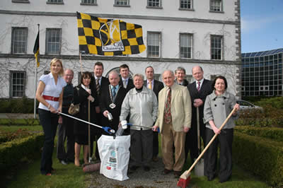 model Sarah McGovern from An Taisce with representatives of KKB with the Chairman Cllr Breathnach and other Local Authority representatives